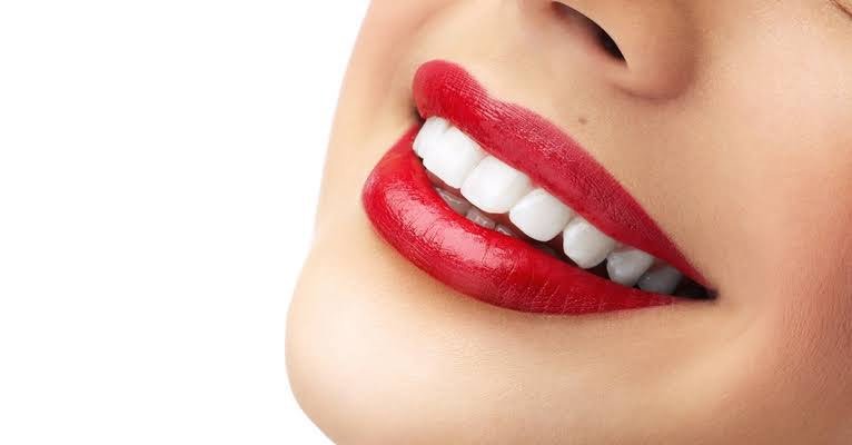 التجميل وابتسامة المشاهير